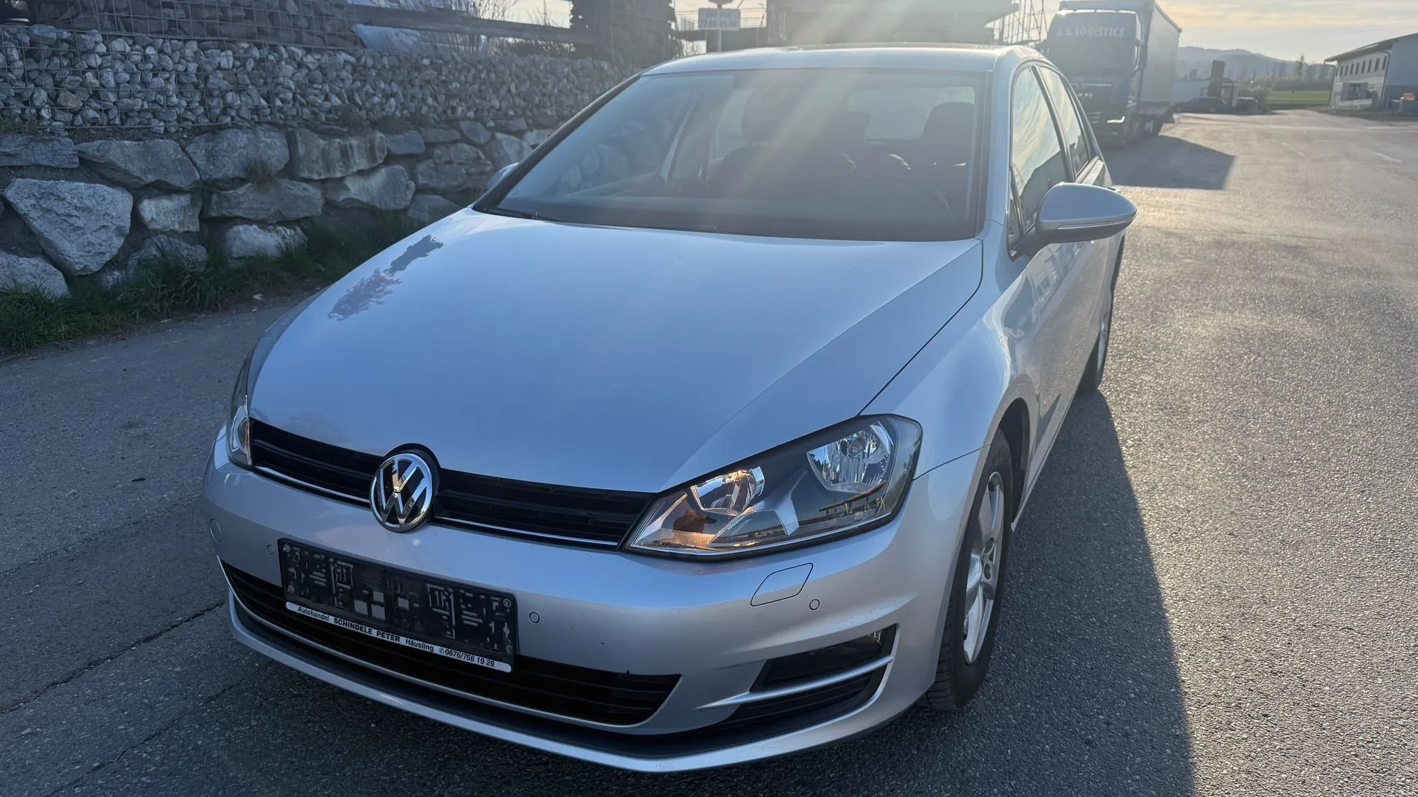 VW Golf 1.6 in Silber bei SE Autohandel
