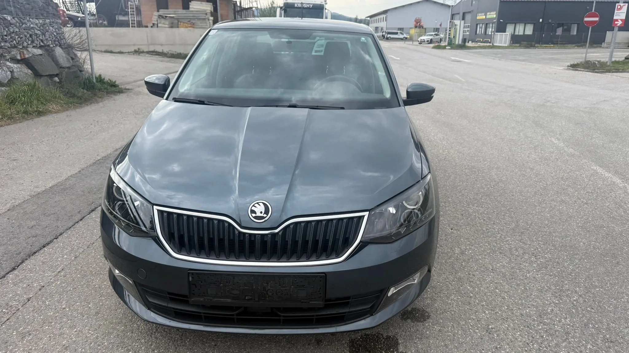 Skoda Fabia in Grau bei SE Autohandel